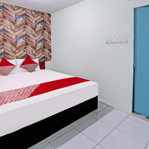 OYO Life 92032 Utama Hotel & Karaoke, Trenggalek — photo 3