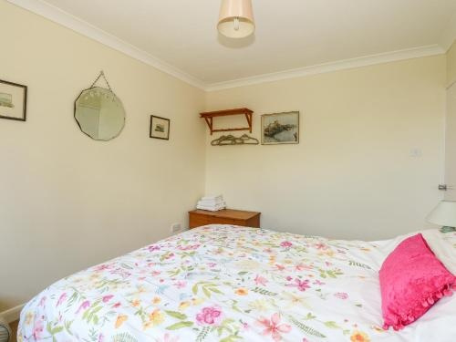 Newby, Gayton — photo 1
