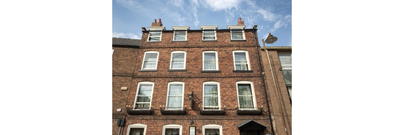 OYO The Townhouse, Durham — photo 1