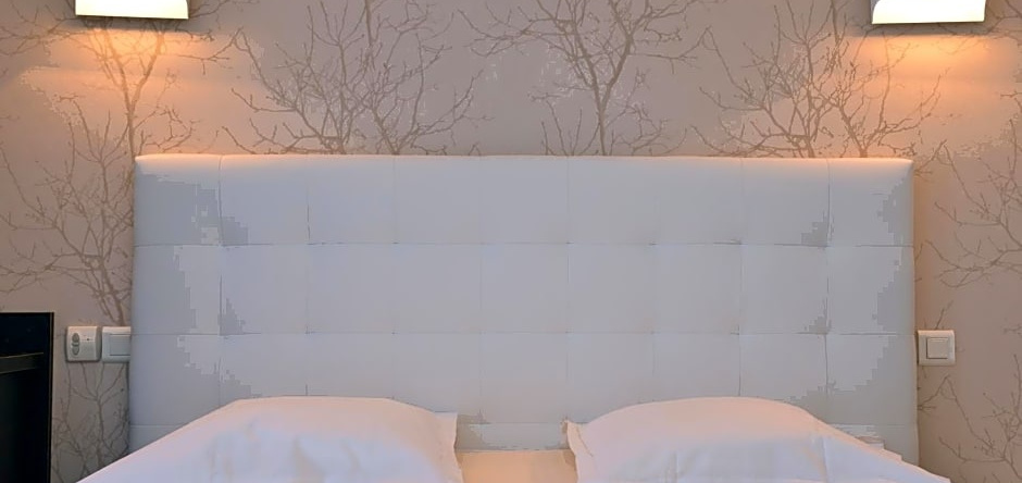 Square Hotel, 欧里亚克 — 照片 1
