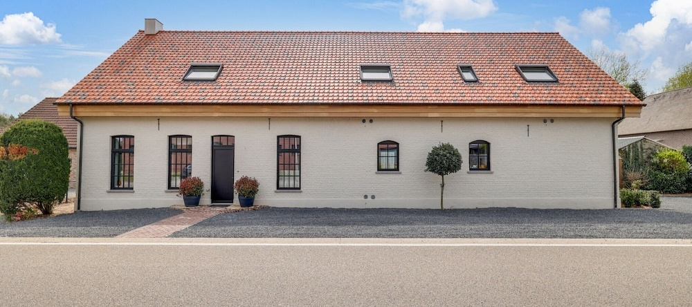 Lush Holiday Home in Limburg With Jacuzzi, 布雷 — 照片 1