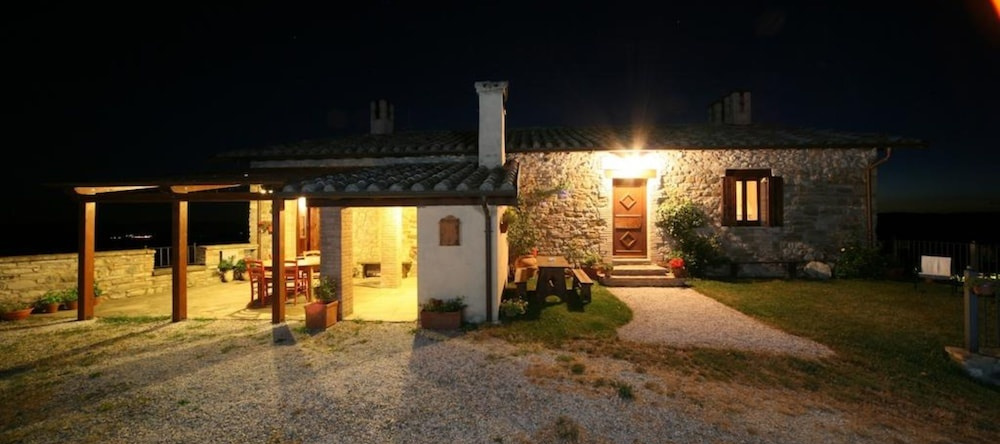 Agriturismo Monte Valentino, 彼得拉伦加 — 照片 1