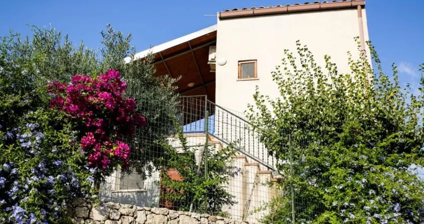 Casa Vacanza tra i Fiori, 拉卡尔穆托 — 照片 1