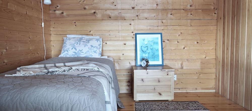 Cozy 4Br Lakeside Cottage With Sauna, Хейнола — фото 1