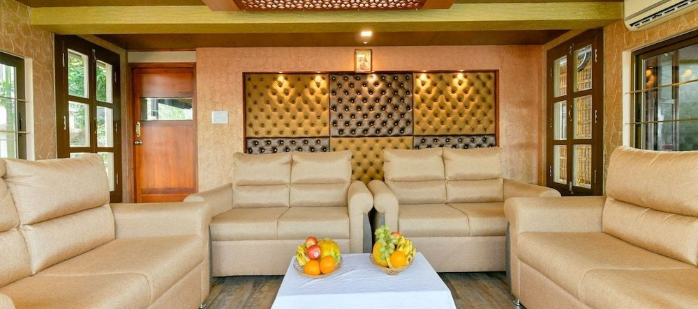 Oyo 16838 Big B Houseboat 10 Bhk, Амбалапужа — фото 1