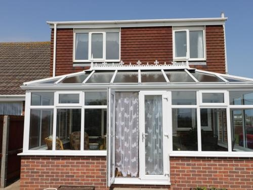 12 Turner Avenue, Withernsea, Withernsea — photo 1