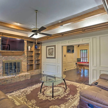 Unwind Fireside & Play Pool! Idyllic Mckinney Home, Мак-Кинни — фото 2
