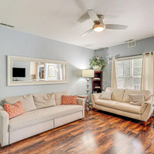 Community Pool & Private Balcony: Chic Lewes Gem, Беллтаун — фото 2