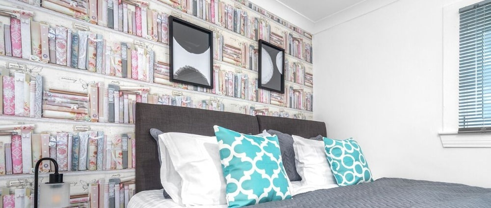 Three Bedroom Apartment by Klass Living Serviced Accommodation Coatbridge - Berwick Apartment With WiFi &Parking, 科特布里奇 — 照片 1