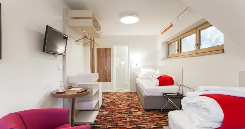 Hotel Premier, 尼萨河畔亚诺夫 — 照片 1
