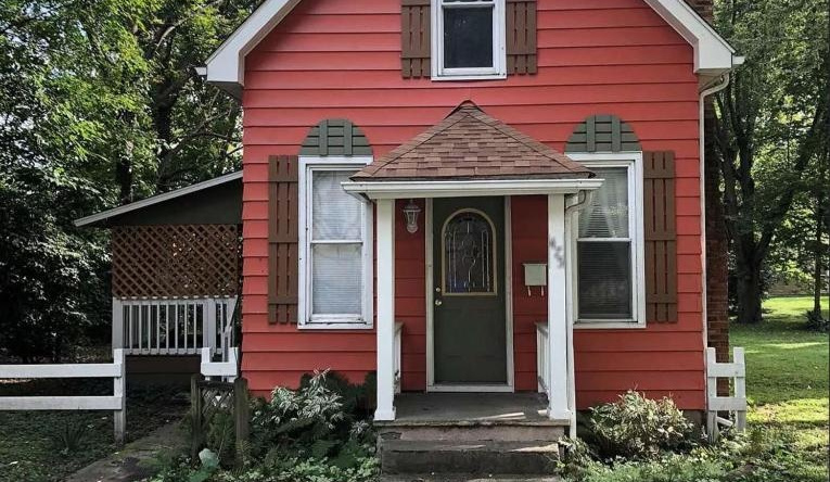Downtown 2 Bedroom Cottage, Sleeps 6, Walking Distance to Honeywell, Downtown Restaurants, Shopping, 沃巴什 — 照片 1