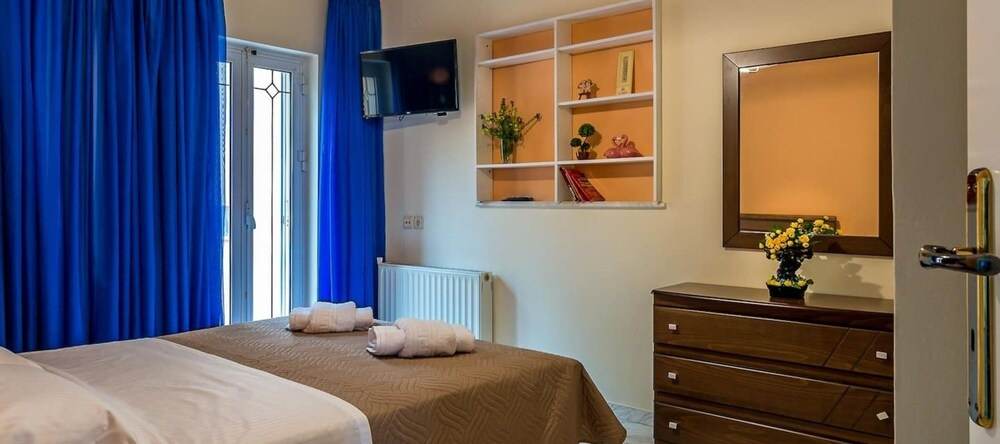 Chania Poolside Resort - Panoramic Seaview Lodging, Polemarchi — photo 1