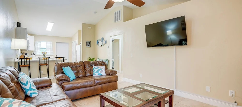 Lehigh Acres Vacation Rental W/ Screened Patio!, Лихай-Эйкерс — фото 1