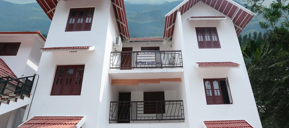 OYO 10421 La Flora Resorts, Kolagappara — photo 1