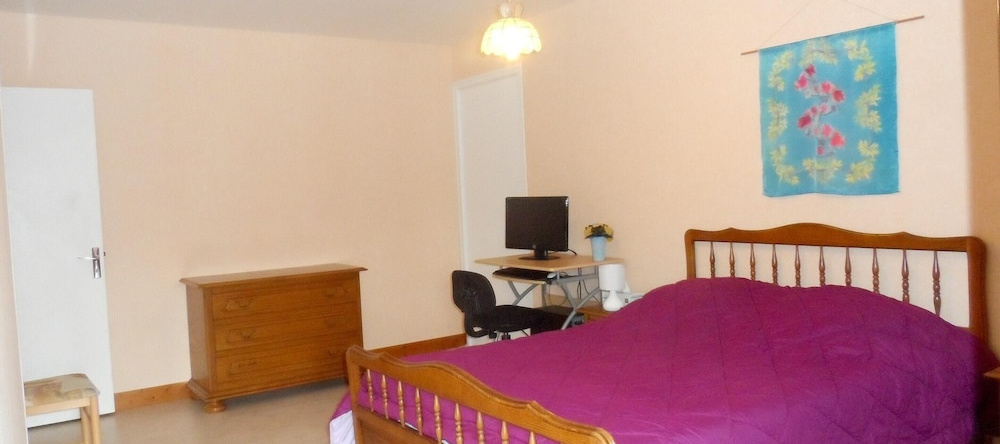 House With 2 Bedrooms in Chanteloup, With Wonderful Lake View, Furnish, 屈德维尔滨海 — 照片 1