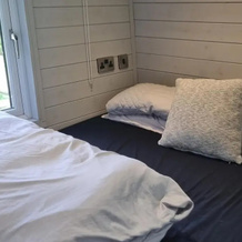 Glamping Hut - Sleeps 2, hot tub & Parking, 班威 — 照片 4