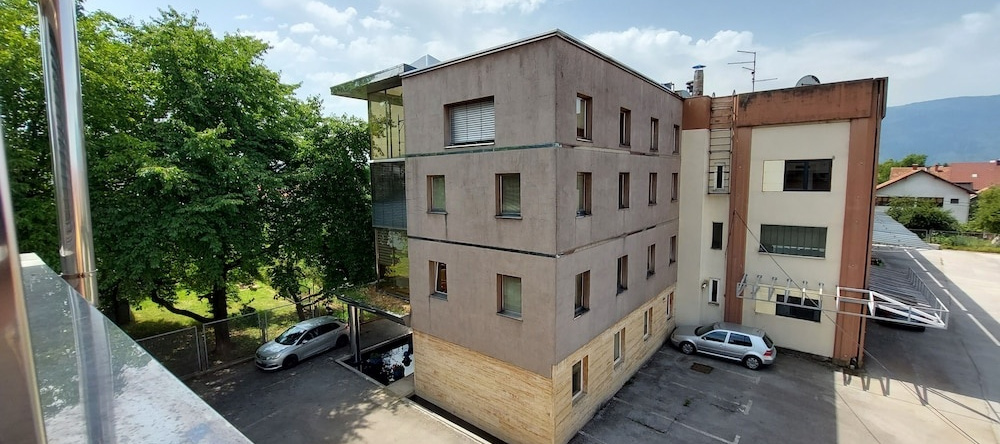 Hotel Brass, Илиджа — фото 1
