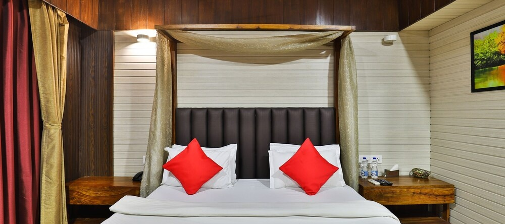 Oyo 25065 Hotel Shree Daan, Вапи — фото 1