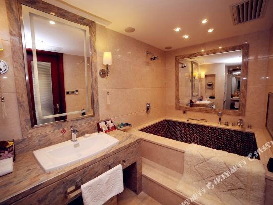 FuxinXishan Hotel, Fuxin — photo 1