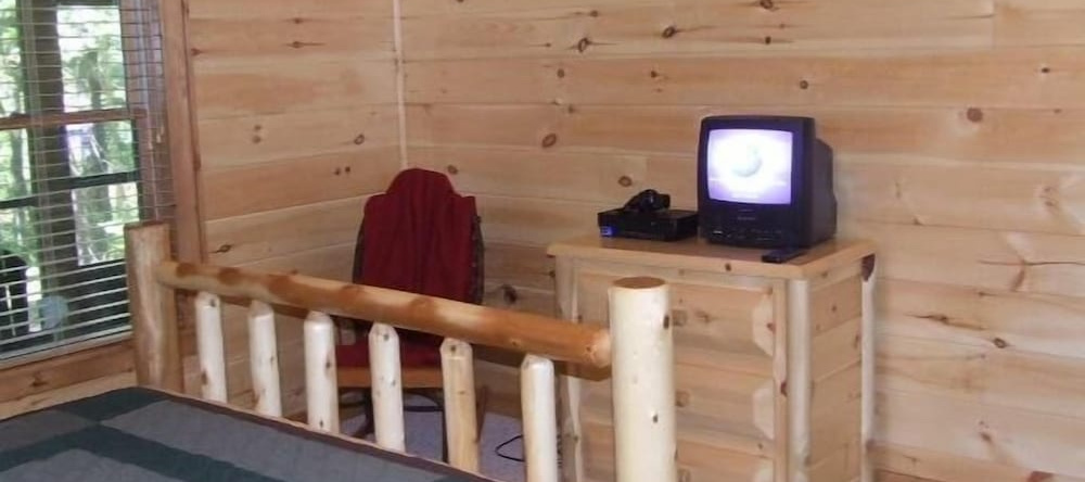 Serenity Woods Apartment 3 Nevaeh Cabin Rentals, Дактаун — фото 1