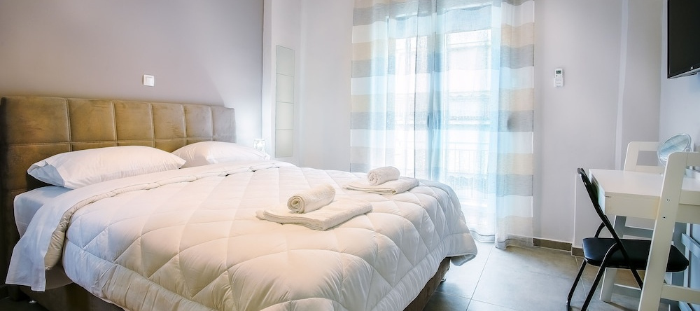 Spacious 3-Bedroom Apartment 90M From Train, Афины — фото 1