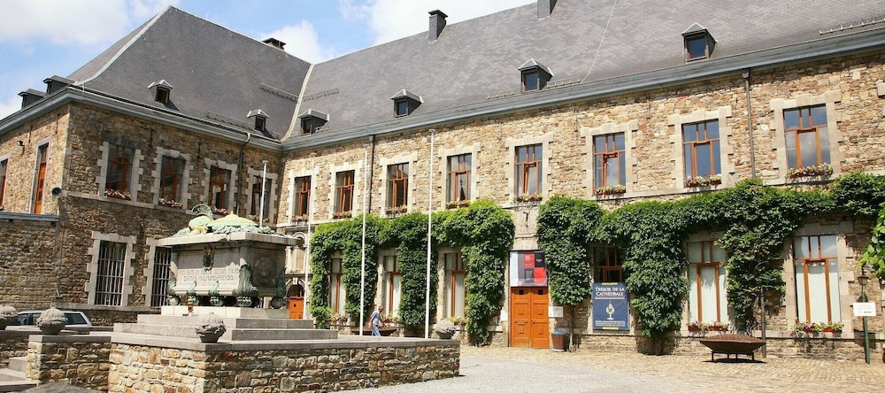 Luxury Apartment in Malmedy with Jacuzzi, 马尔梅迪 — 照片 1
