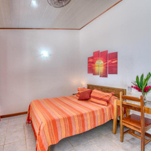 Yucca Beachfront Hotel, 卡维塔 — 照片 3