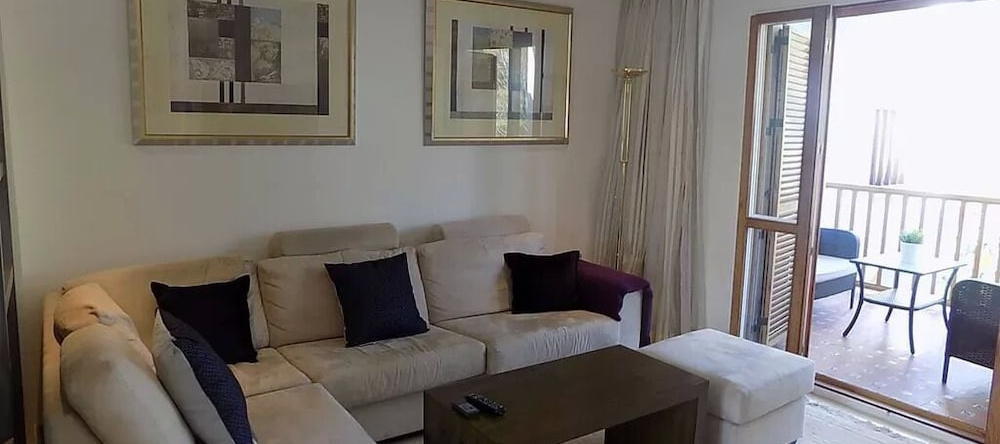 Luxury Le Village Apt Nr Puerto Banus, 纳瓦伦加 — 照片 1