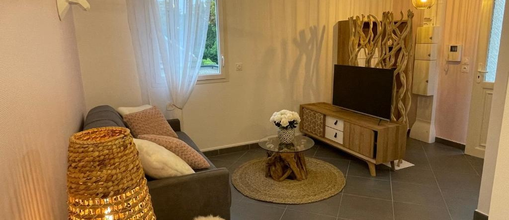 Studio Calme Et Cosy, 圣朱利安莱维拉 — 照片 1