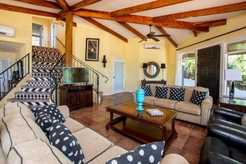 Luxury 4-bedroom home a short walk from the beach, 火烈鸟海滩 — 照片 1