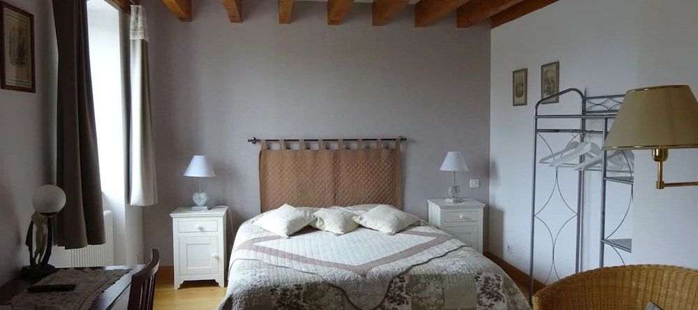 La maison d'Eugenie, 米尔 — 照片 1
