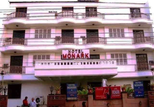 Monark Hotel, Фирозабад — фото 1