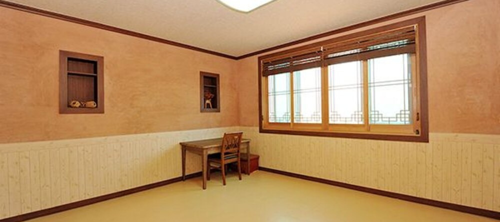 Yeongju Pusoksa Maple Road Pension, Yeongju — photo 1