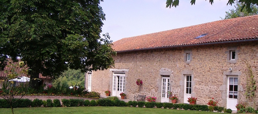 House With 3 Bedrooms in Abjat-sur-bandiat, With Shared Pool, Furnished Garden and Wifi, 阿布雅-叙尔-邦迪亚 — 照片 1