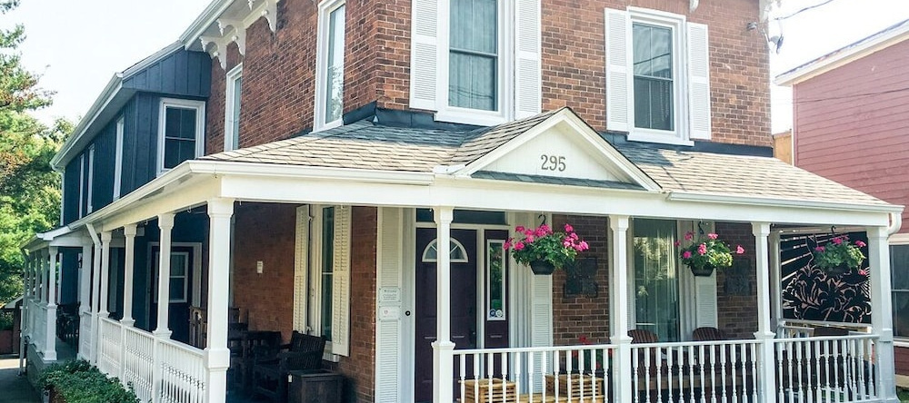 Nap N Nosh Bed And Breakfast, Блумфильд — фото 1