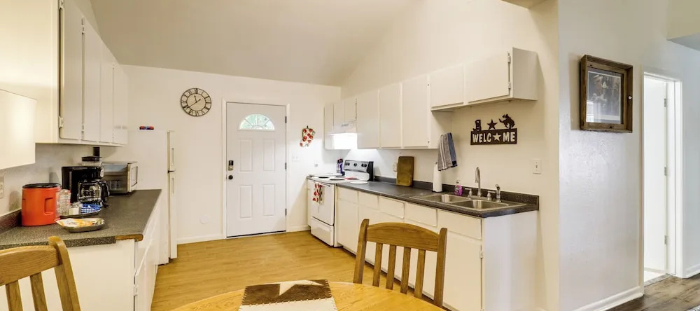 1 Mi to Downtown & Shopping: Quiet Brenham Home, Brenham — photo 1