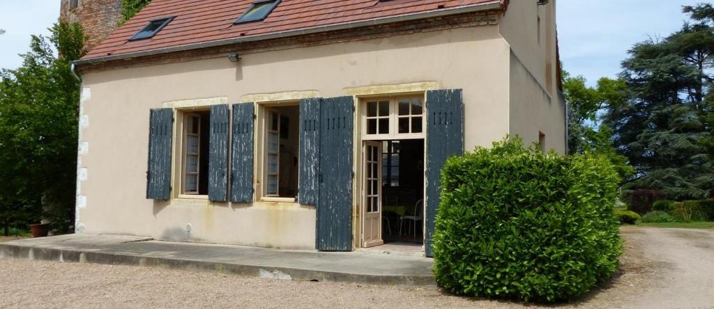Gîte Dompierre-sur-Besbre, 4 pièces, 6 personnes - FR-1-489-112, 东皮埃尔（贝斯布尔河畔） — 照片 1