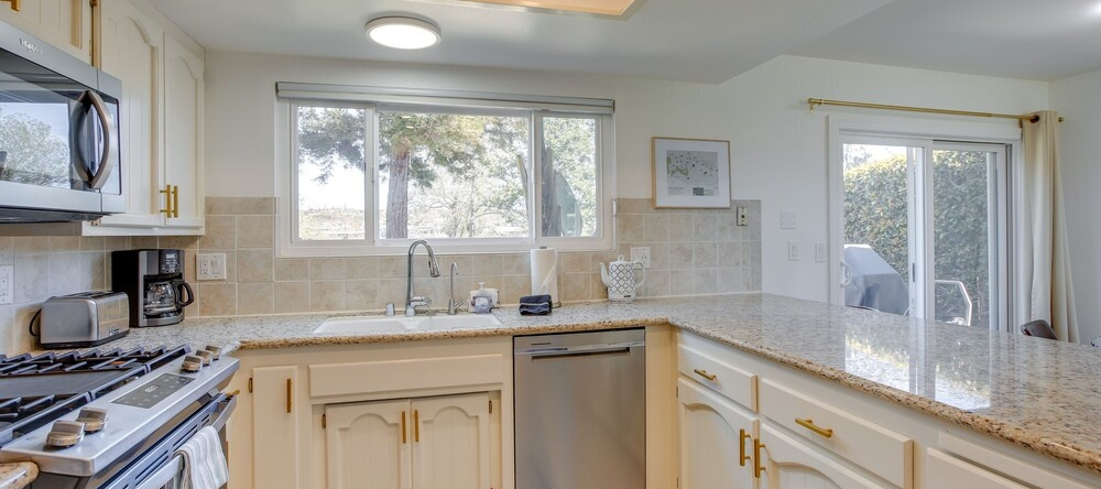 Lakefront Grover Beach Home ~ Walk to Ocean!, 格罗弗海滩 — 照片 1