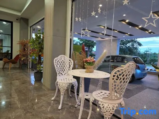 The Sun Hotel Roiet, 鲁瓦耶 — 照片 1