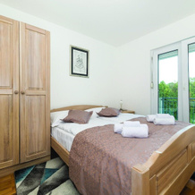 Amazing Home in Trilj with Hot Tub, WiFi & 4 Bedrooms, 特里尔 — 照片 3