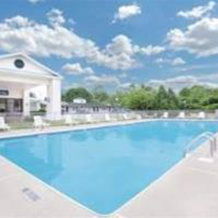 Travelodge Inn & Suites Latham, Латем — фото 2