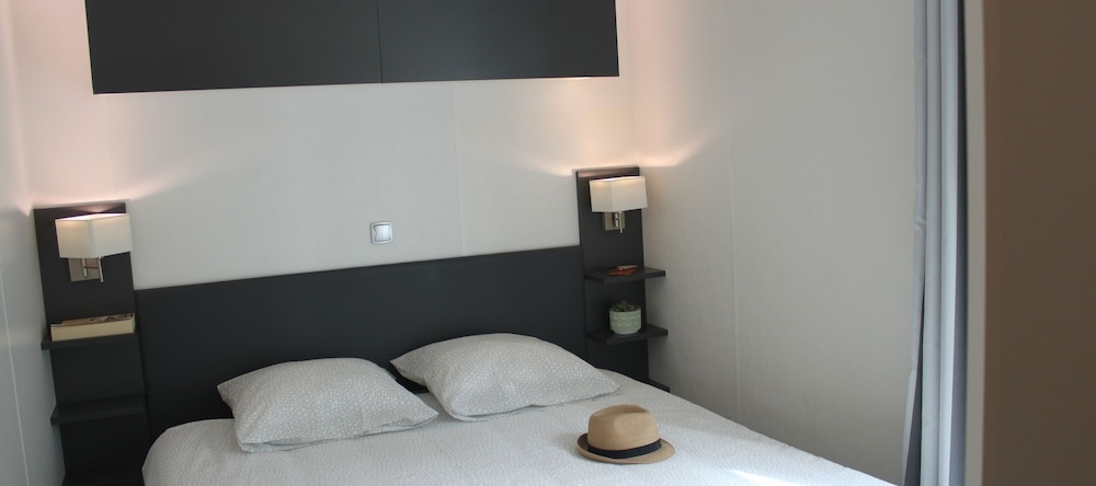 Camping Domaine de Senaud - Mobil-Homes, Albon — photo 1