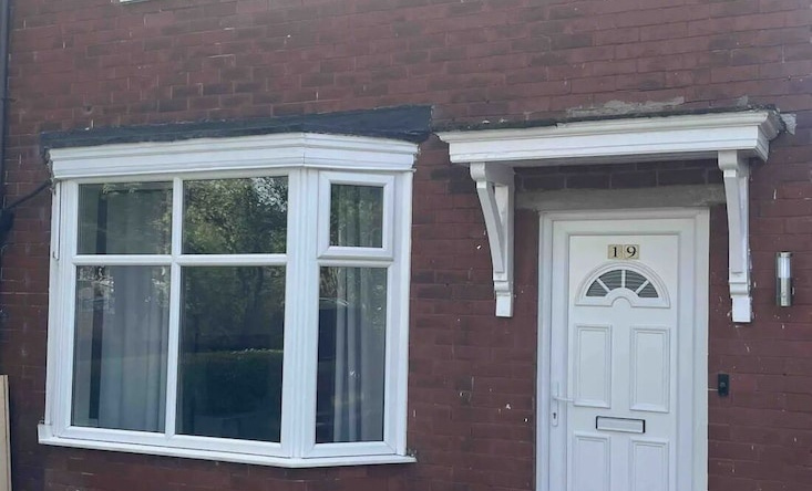 Prestwich Manchester 3 Bedroom House, Прествич — фото 1