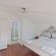 La Casa sul Lago, 冈多菲堡 — 照片 2