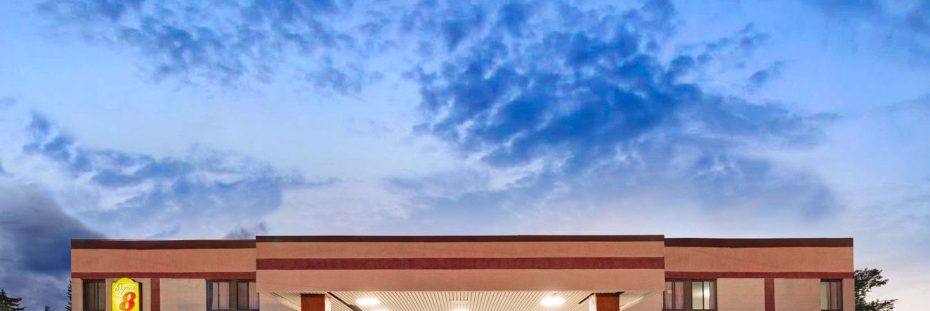 Super 8 By Wyndham Brockton, Броктон — фото 1
