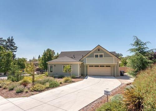 Luxury Style and Great Outdoor Living 4 Br home by RedAwning, Paso Robles — photo 1