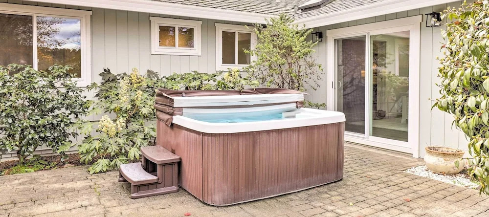 Peaceful Windsor Retreat W/ Private Hot Tub!, Марк-Уэст — фото 1