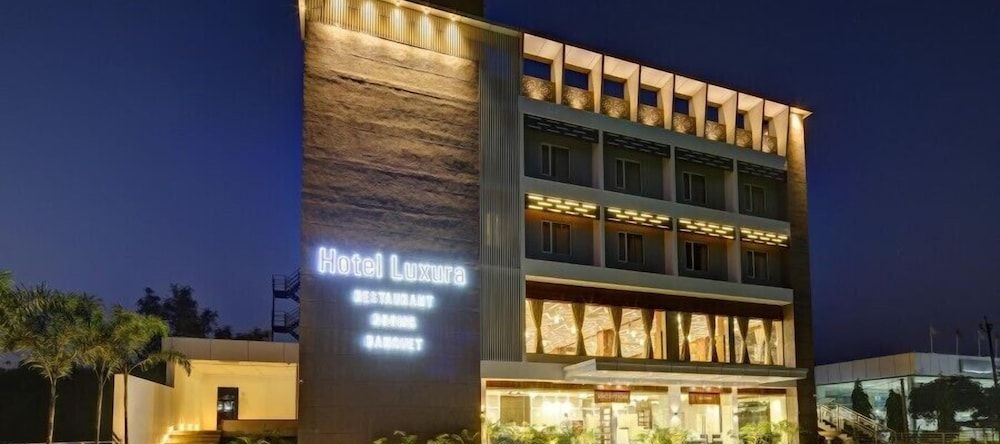 Hotel Luxura, Годхра — фото 1