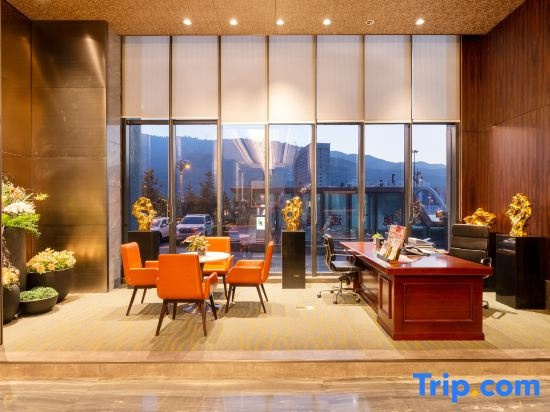 LUXURY BLUE HORIZON Grand Hotel (Xining High-Speed Railway Station), Xining — photo 1