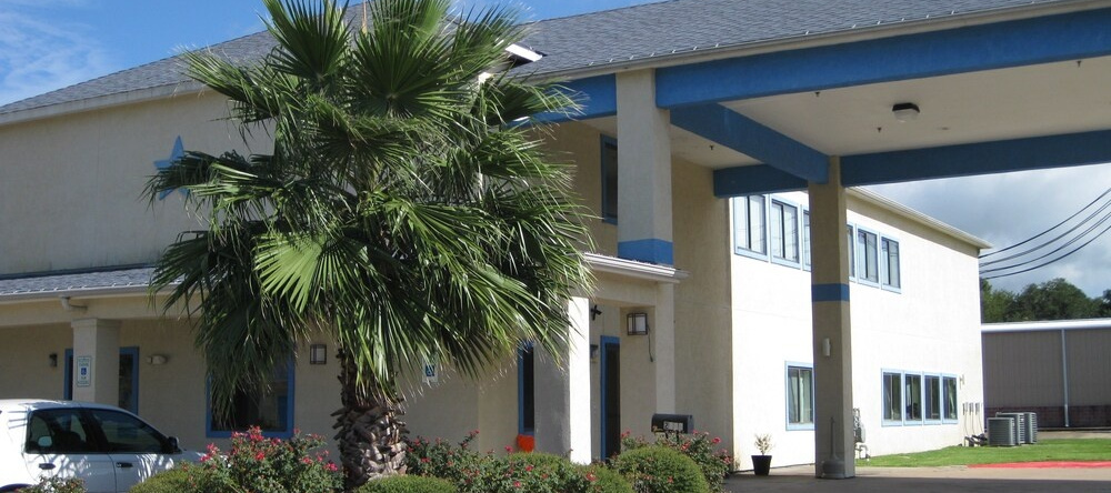 Scottish Inn and Suites, Angleton — photo 1